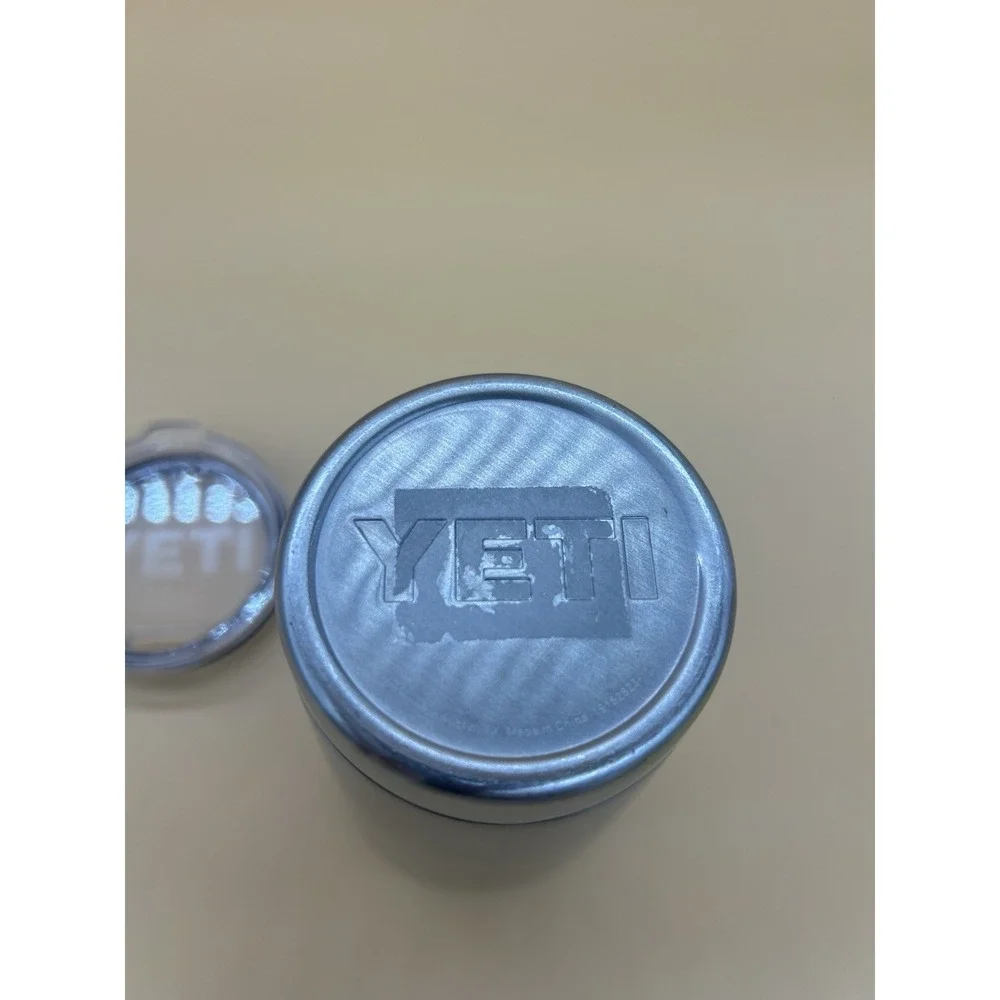 YETI Rambler 20 oz Tumbler Silver Stainless Steel Insulated Cup w/ Lid‎